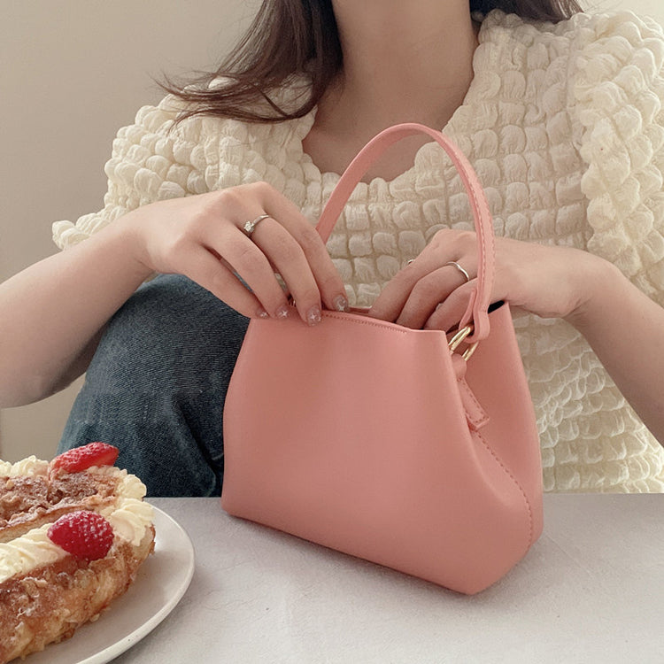日韓流行 | 小眾自製夏新品草莓粉斜挎水桶包迷你手提包韓氣質高級感單肩小包「9399#」24.06-1